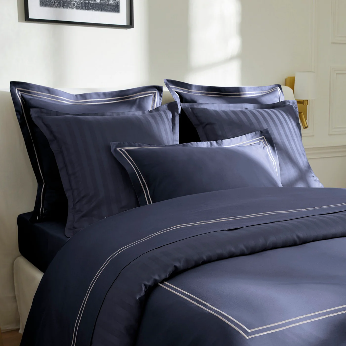 Housse De Couette + Taies D'Oreiller Satin De Coton - Blanc / Bleu Foncé - Nice - Image 2