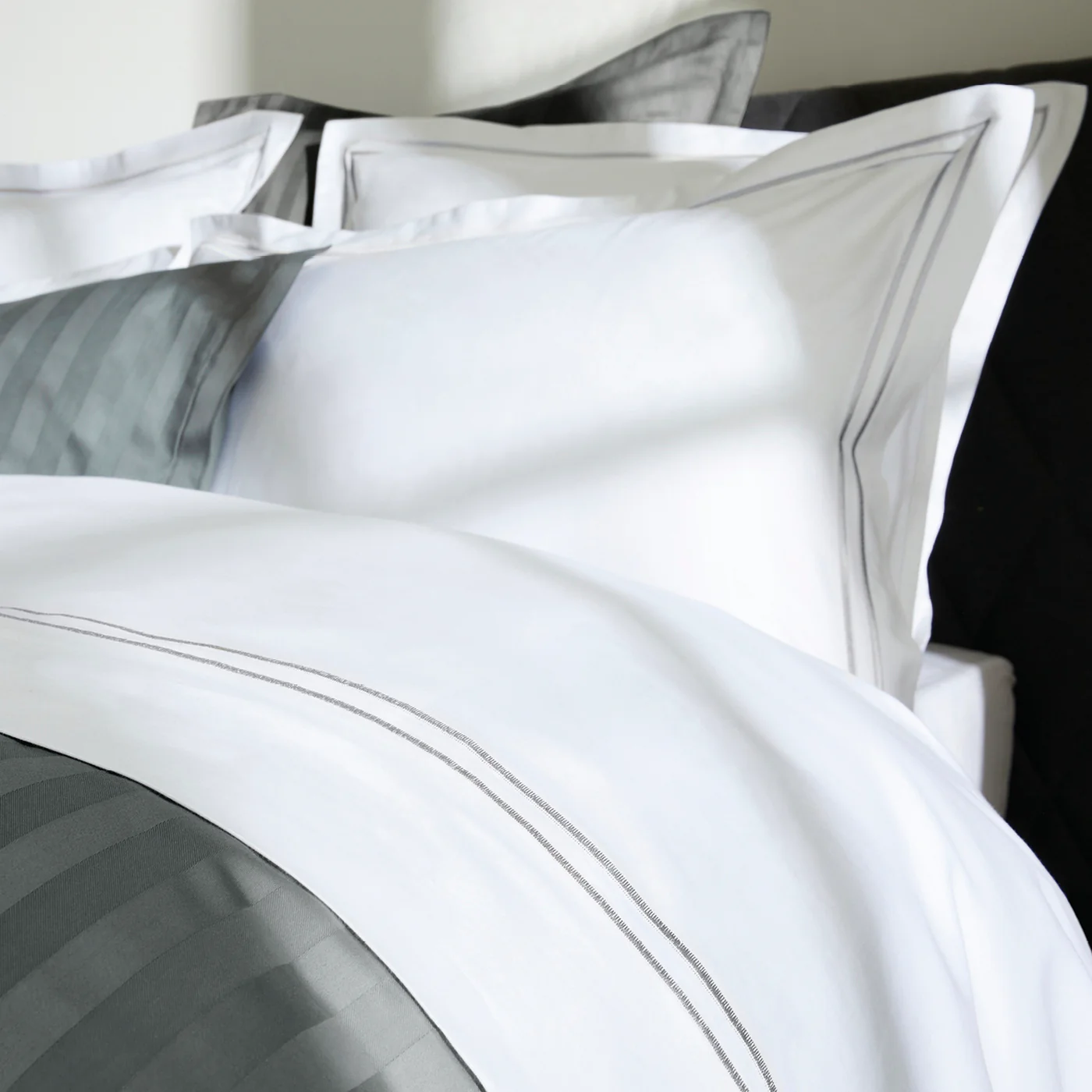 Housse De Couette + Taies D'Oreiller Satin De Coton - Gris / Blanc - Nice - Image 4