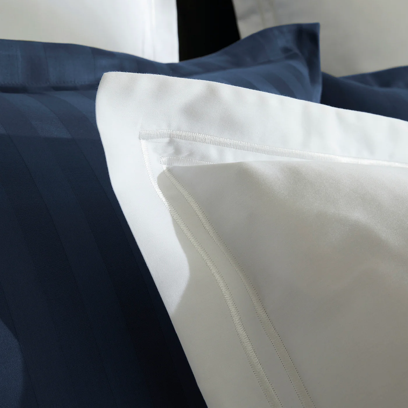 Set De 2 Taies D'Oreiller Satin De Coton - Blanc / Blanc - Nice - Image 6