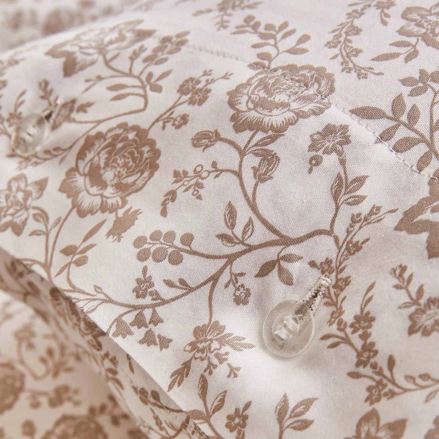 Set De 2 Taies D'Oreiller Satin De Coton - Blanc / Taupe - Parterre De Roses - Image 5