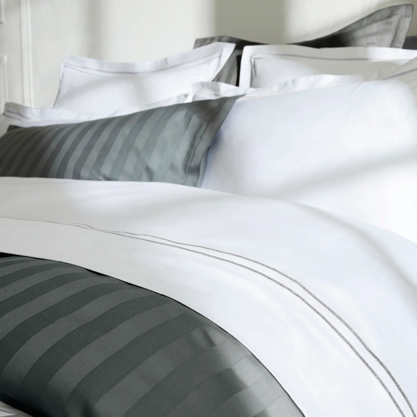 Set De 2 Taies D'Oreiller Satin De Coton - Gris / Blanc - Nice - Image 4