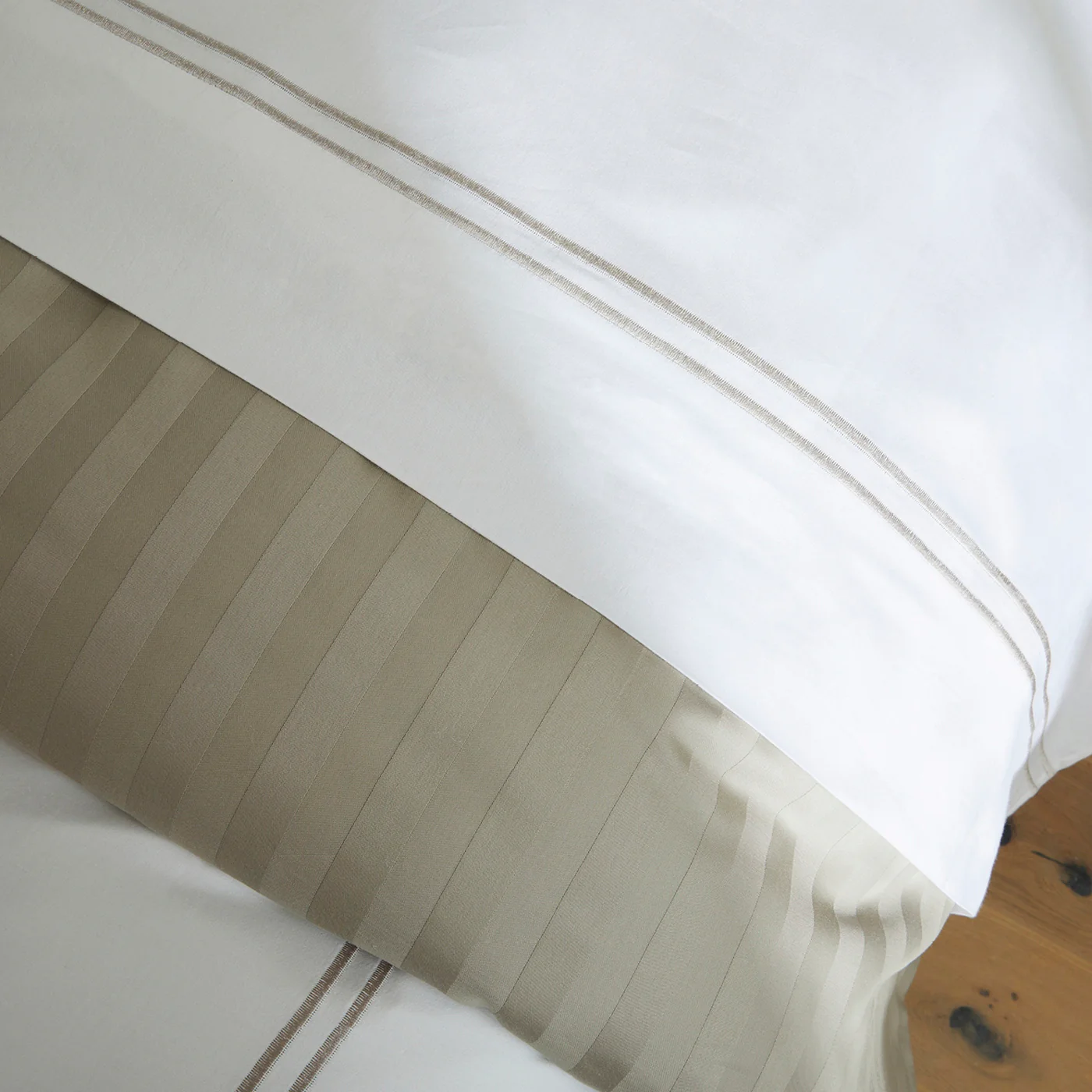 Set De 2 Taies D'Oreiller Satin De Coton - Taupe / Blanc - Nice - Image 6