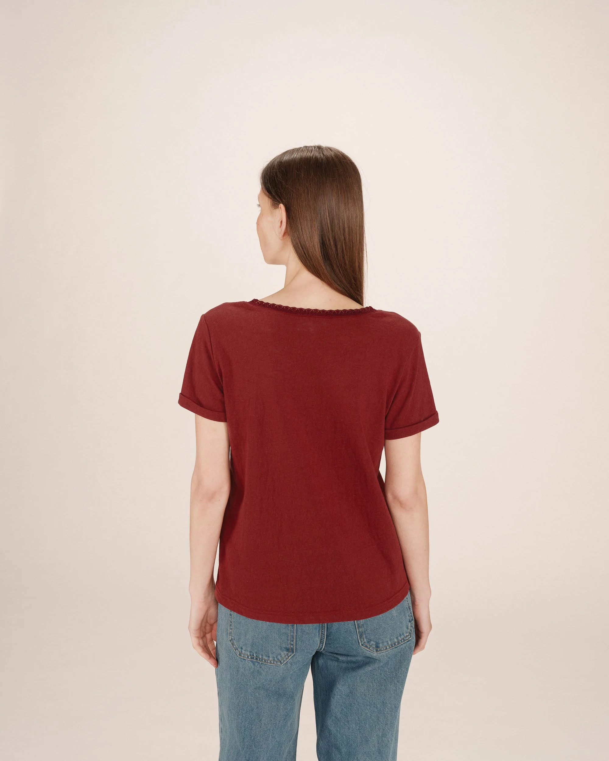 T-Shirt Col V Bordeaux Space - Image 5