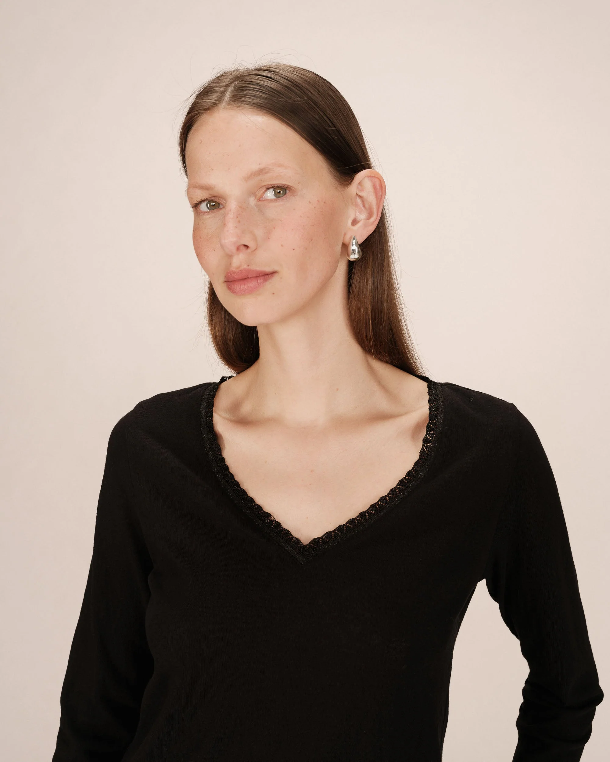 T-Shirt Col V Noir Selton - Image 2