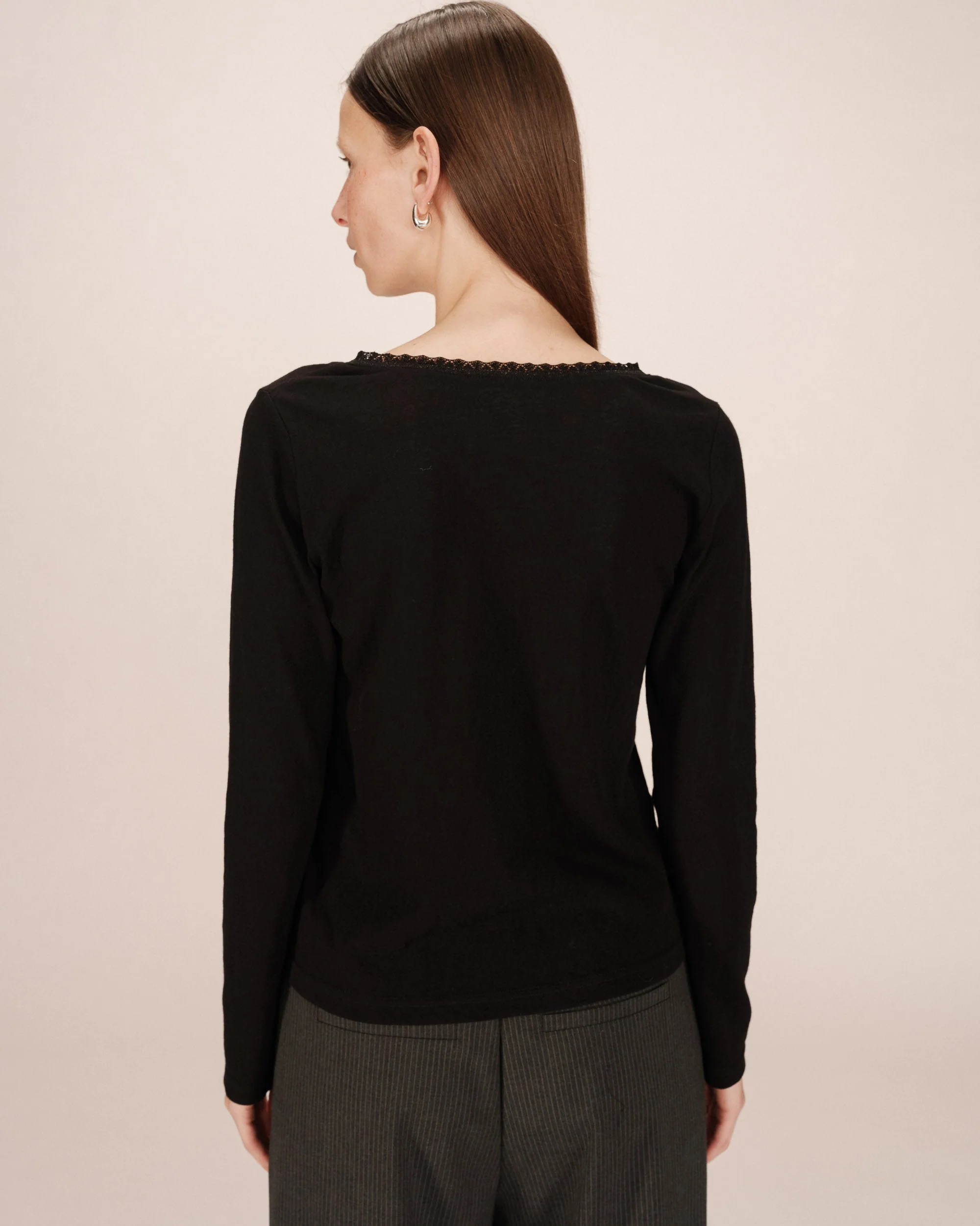 T-Shirt Col V Noir Selton - Image 4