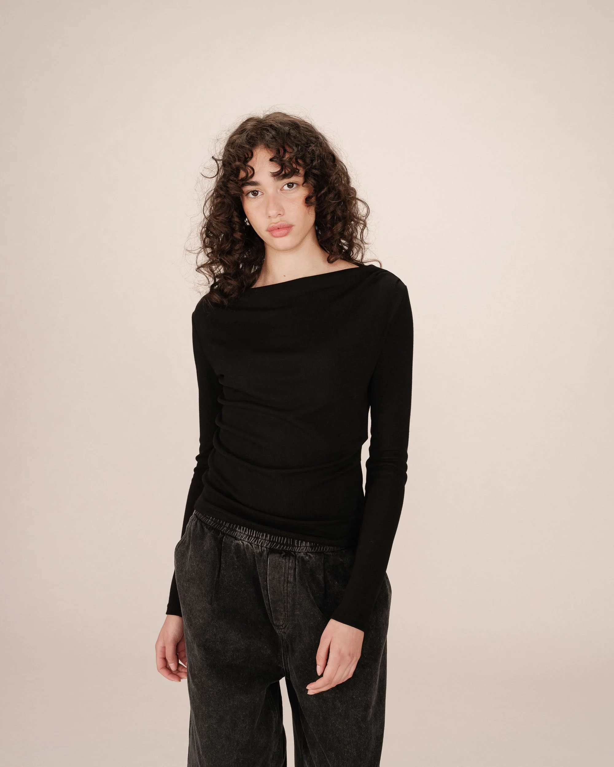 Top Drape Asymetrique Noir Sioux - Image 2
