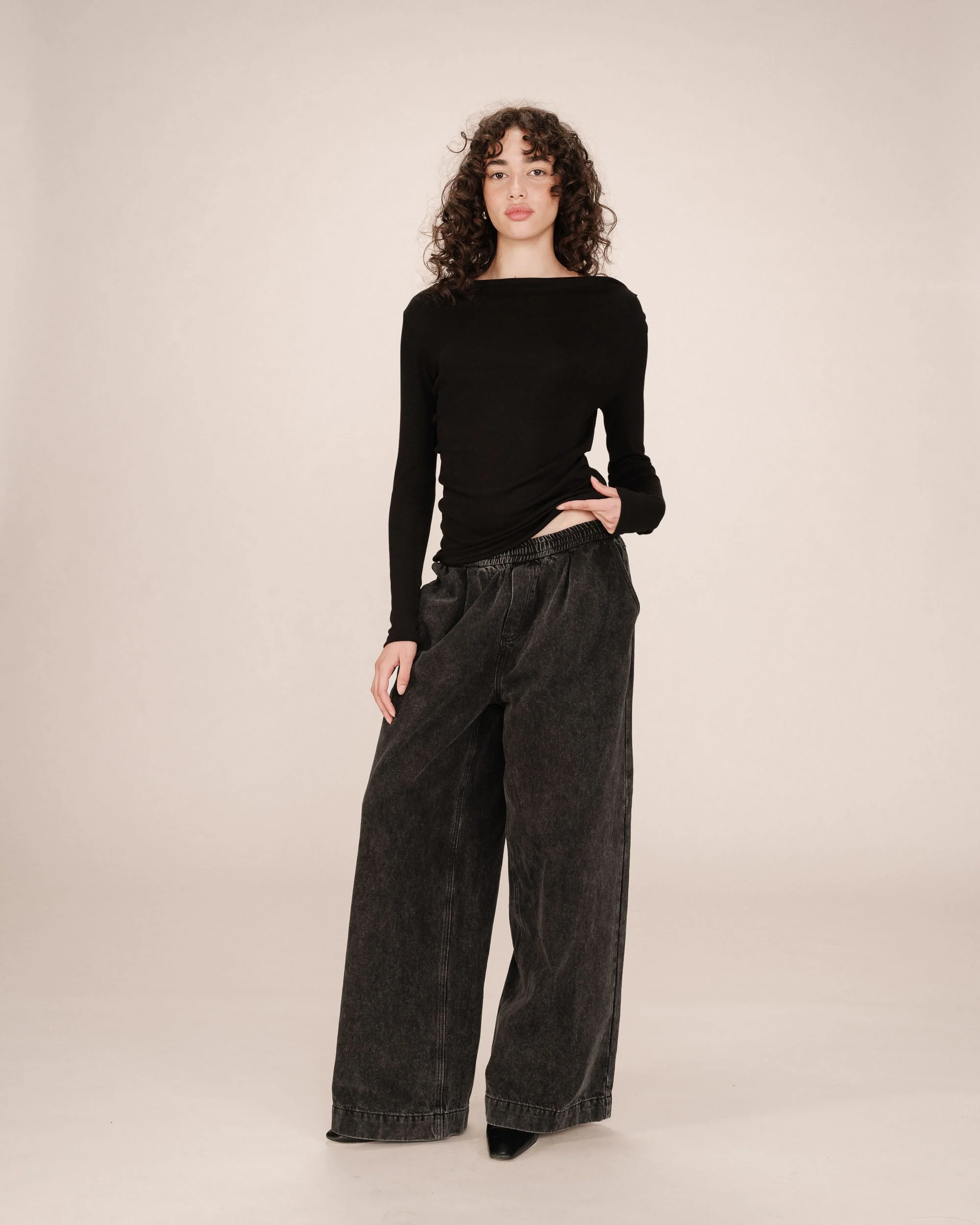 Top Drape Asymetrique Noir Sioux - Image 3