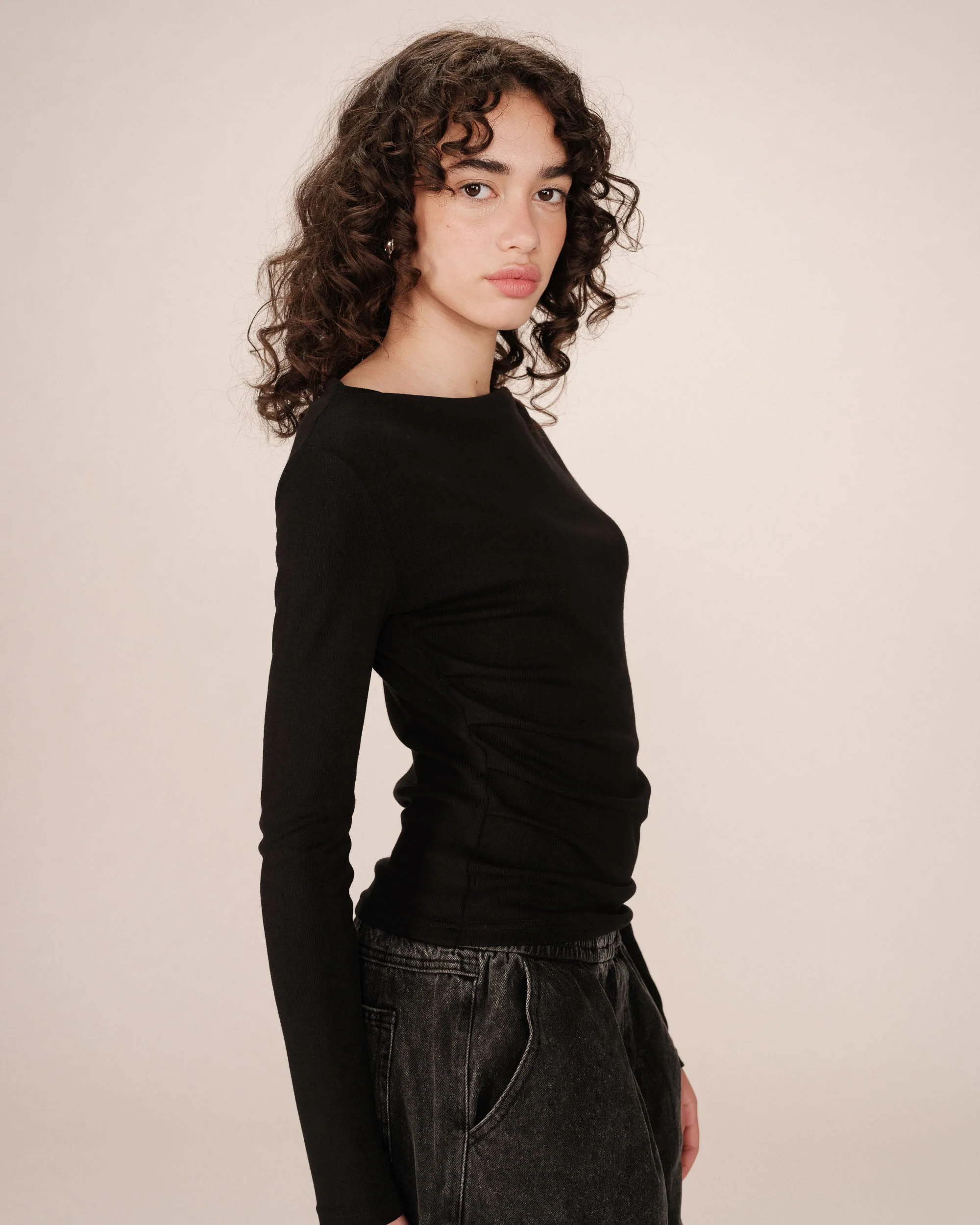 Top Drape Asymetrique Noir Sioux - Image 4