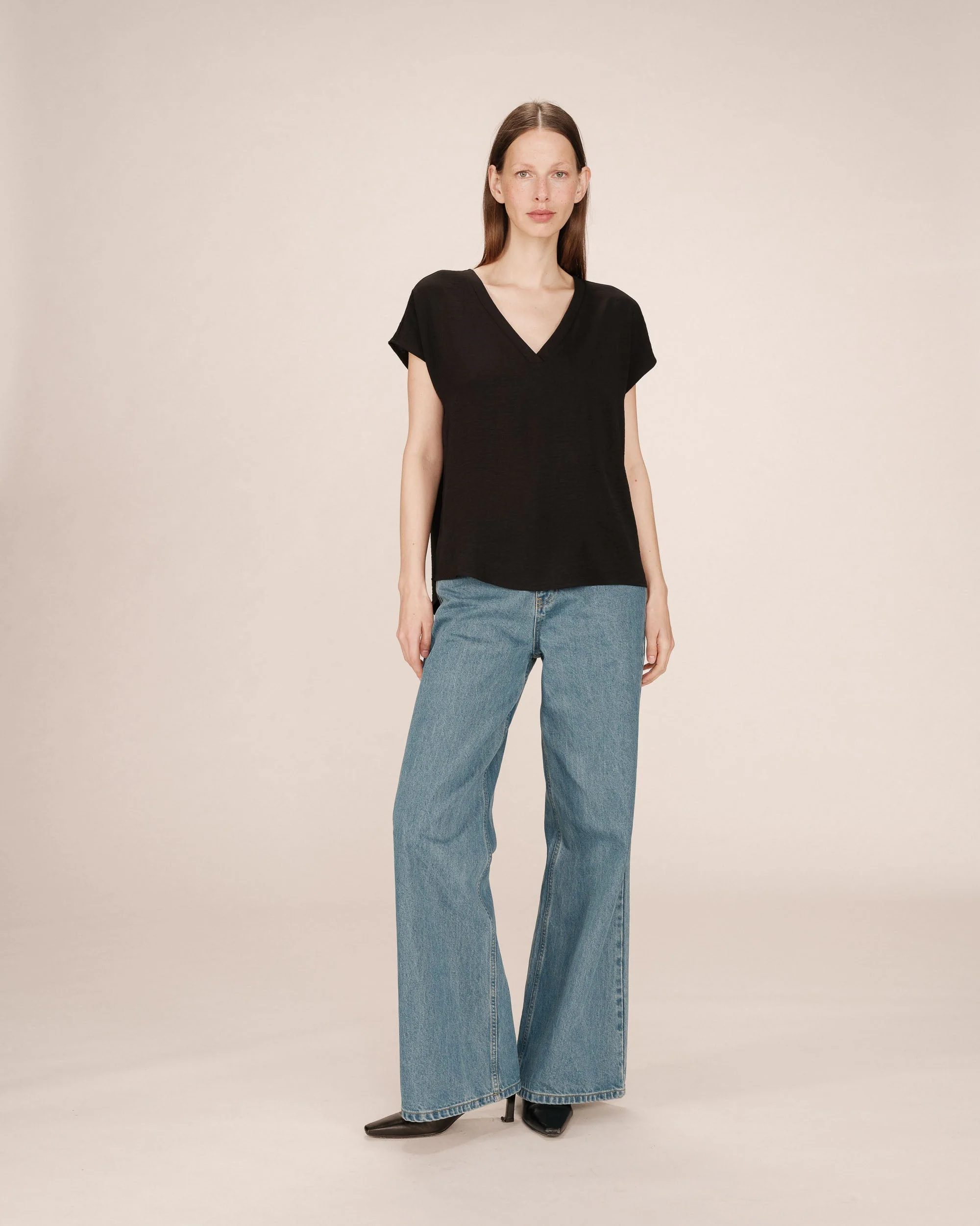 Top Fluide Encolure V Noir Season - Image 3