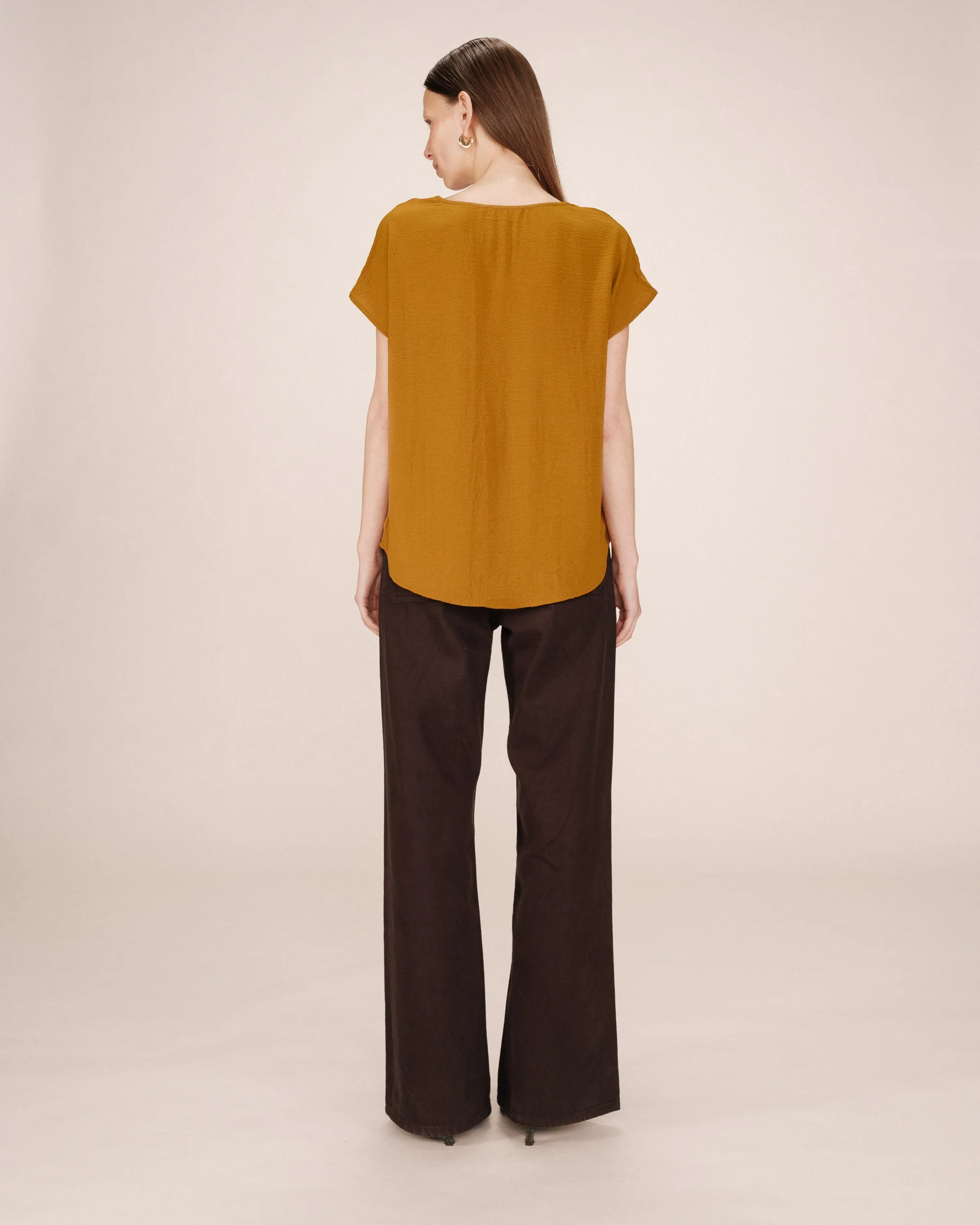 Top Fluide Encolure V Ocre Season - Image 5