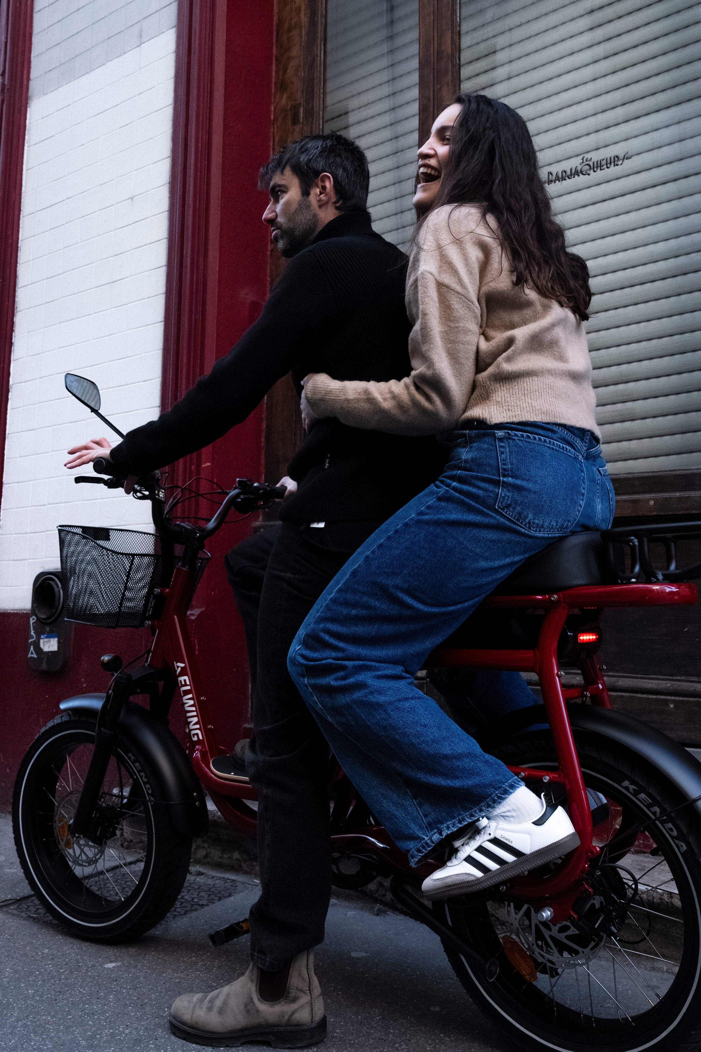 Yuvy 2 - Vélo Électrique Biplace Cargo Compact - Image 3