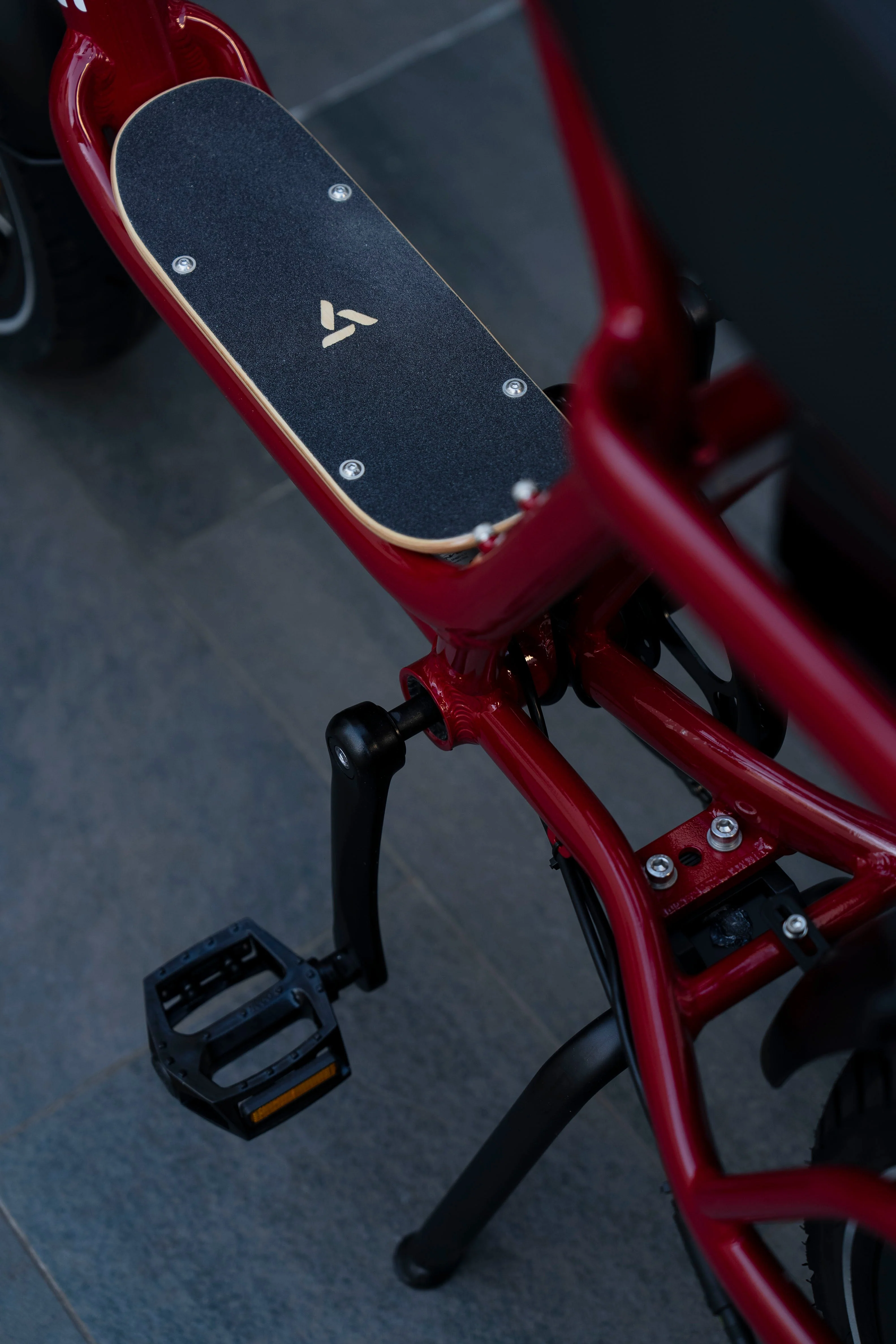Yuvy 2 - Vélo Électrique Biplace Cargo Compact - Image 8